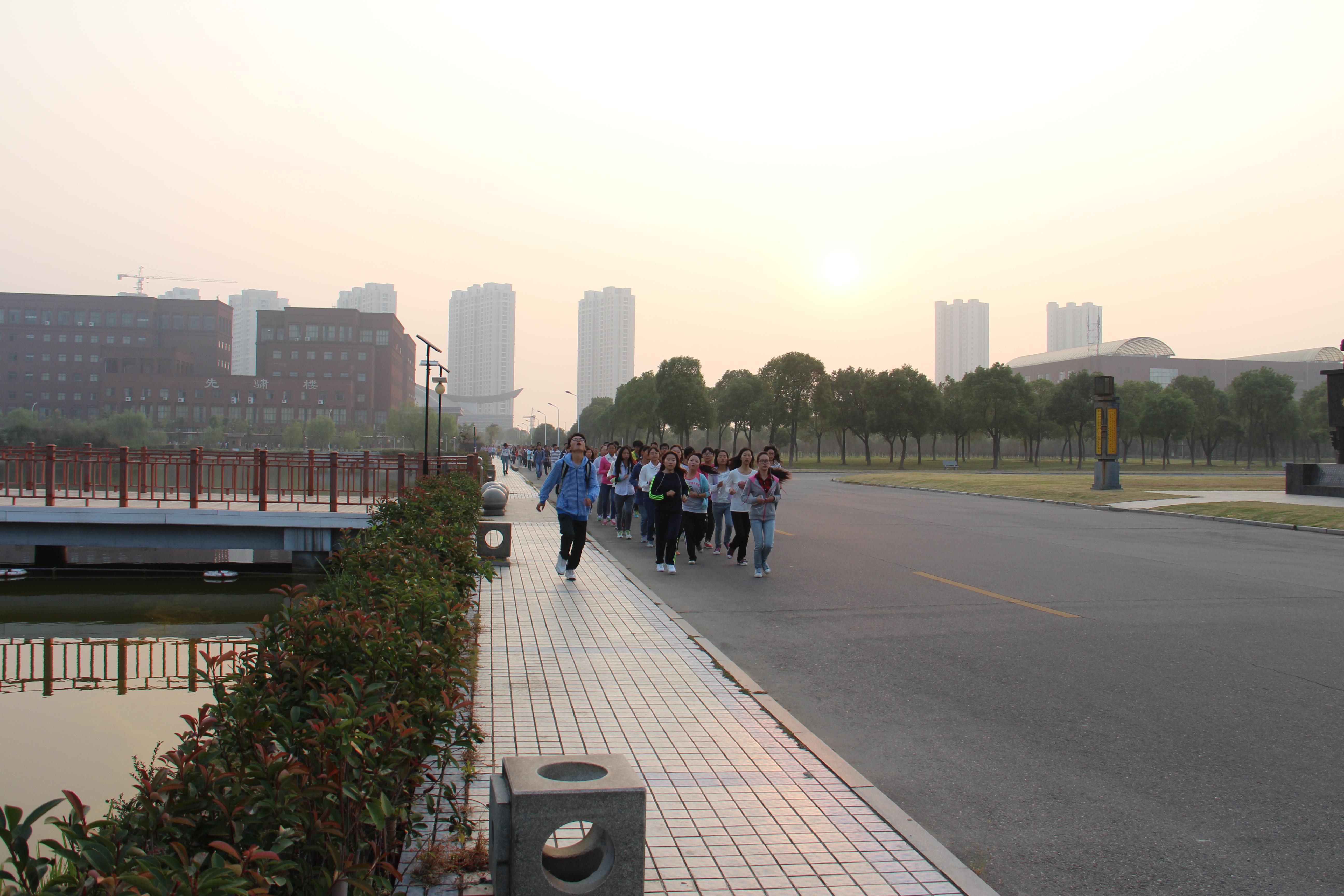 晨跑，免费师范生
